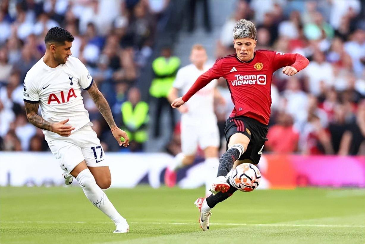 队内矛盾升级，主帅面临球员团结挑战